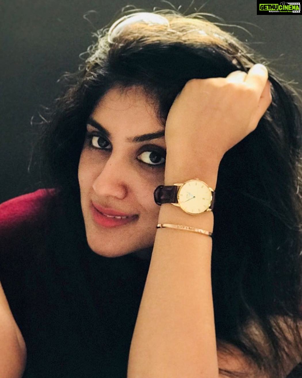 Dhanya Balakrishna Instagram - Make this New Year special with Daniel Wellington-choose Two Favourites @danielwellington and enjoy 10% Off, also use my code “DHANYA" and get an additional 15% discount on your order. Use this link to check out the most popular bundle boxes and get a watch strap free too. https://www.danielwellington.com/in/create-gift-set/ #DanielWellington #DW