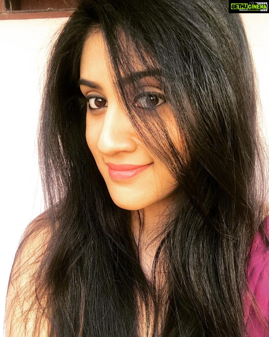 Dhanya Balakrishna Instagram - Cuzzz.. nenu local .. nenu normal .. nenu narcissist #selfiegram