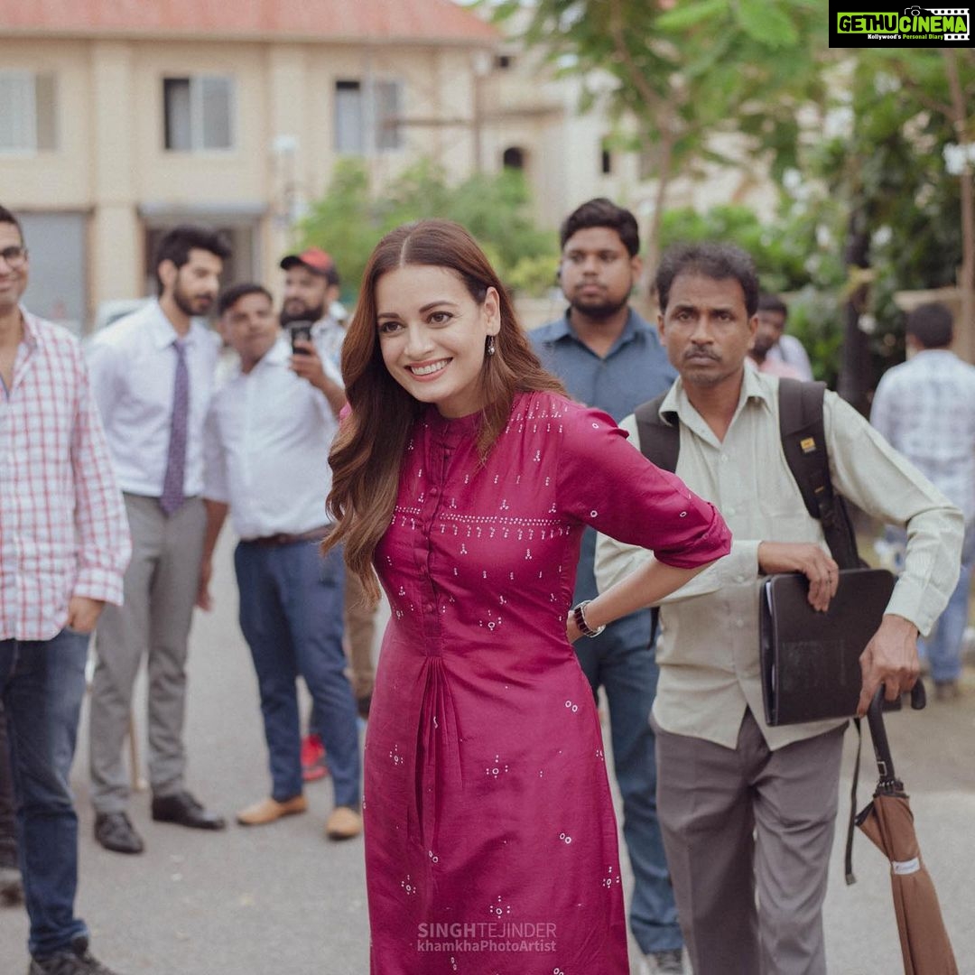 Dia Mirza Instagram - Shooting khatam karne ke baad jab koi itna muskuraata hain, uska matlab ek hee hain - Kaam, aur log, jinke saath kaam kiya ho woh bohoth achhe hain. #Thappad #BTS #ThrowbackThursday @anubhavsinhaa @nandinishrikent thank you ❤️ Image by @khamkhaphotoartist India