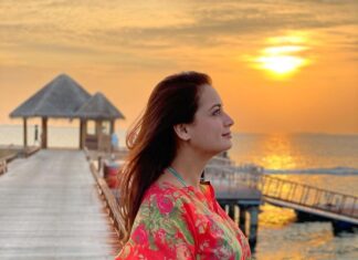Dia Mirza Instagram - Blessed to be... One with Mother Earth... One with the Life Force that is the beginning of everything... Of all stories. Lullabies. Songs. Of new saplings. And the blossoming of hope. Blessed to cradle this purest of all dreams in my womb 🙏🏻🙏🏻🙏🏻 Photo by @vaibh_r ❤️ #SunsetKeDiVaNe @theboozybutton @frowpublicrelations 🦋 Maldives Islands