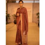 Dia Mirza Instagram – Absolutely delighted to have worn Taneira’s Bagru print saree on Banarasi and tussar silk, with an ajrakh block print and zardozi embroidery blouse, at The Fusion Edit during @Lakmefashionwk. Inspired by the grace, and elegance of Mother Nature, ‘The Fusion Edit’ by Taneira was a flawless blend of beauty, sustainability and traditions, representing the culmination of crafts wholly unique to India 😍💚🌏
 
#TheFusionEdit #TaneiraSarees #TraditionalWeaves #HandmadeinIndia #VocalforLocal
#LakmeFashionWeek #LFW #5DaysOfFashion #FDCIxLFW #MiniPlayMegaSlay