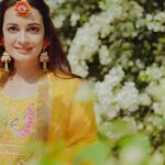 Dia Mirza Instagram - Sunshine sunshine 🦚☀️ #sunsetkedivane Image by @khamkhaphotoartist Outfit by @nafisarachelwilliam HMU @shraddhamishra8 Styled by @theiatekchandaney India