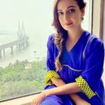 Dia Mirza Instagram – Living with purpose changes everything. Especially if our purpose is to help others. Loved hosting #BharatKeMahaveer for @discovery, @uninindia and @niti.aayog! A series that highlights everyday heroes who chose to make a difference during the lockdown. 

Thank you @raw_mango for this beautiful outfit and @tribebyamrapali  @mypeepul for the jewellery 🙏🏻🦋 

Styled by @theiatekchandaney 
Assisted by @jia.chauhan 
HMU @shraddhamishra8 

#SupportLocal #MadeIndia #ForeverClothing #SustainableFashion