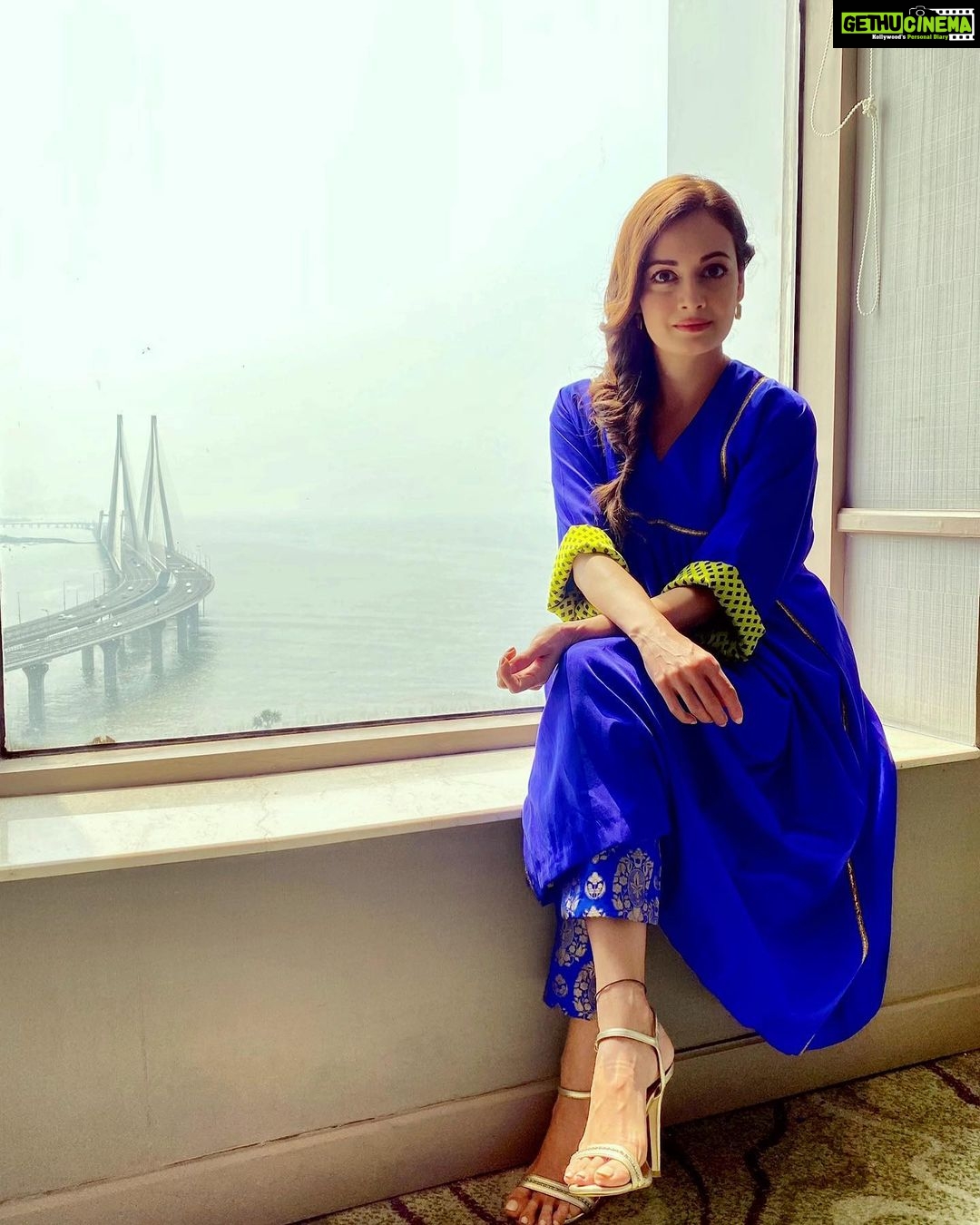 Dia Mirza Instagram - Living with purpose changes everything. Especially if our purpose is to help others. Loved hosting #BharatKeMahaveer for @discovery, @uninindia and @niti.aayog! A series that highlights everyday heroes who chose to make a difference during the lockdown. Thank you @raw_mango for this beautiful outfit and @tribebyamrapali @mypeepul for the jewellery ππ»π¦ Styled by @theiatekchandaney Assisted by @jia.chauhan HMU @shraddhamishra8 #SupportLocal #MadeIndia #ForeverClothing #SustainableFashion