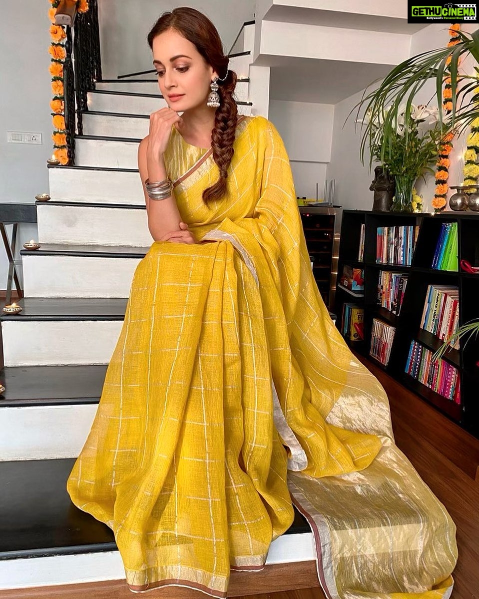 Dia Mirza Instagram - Simple. Sustainable. Festive πβ¨ Love this Citrine Zari checkered #Handwoven linen sari with contrast selvedge and Zari detail. Itβs a classic, forever style. Thank you @anavila_m for brightening up the festive season π« #SupportLocal #ForeverClothing #FestiveVibes #SustainableFashion India