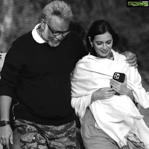 Dia Mirza Instagram - Iss #Bheed ke rooh ki awaaz seedhe insaniyat tak ja pahoncheji ❤️🙌🏼 Thank you @anubhavsinhaa for yet another precious experience. Keep telling stories. It’s a picture wrap!!! @benarasmediaworks @tseriesfilms Lucknow, Uttar Pradesh
