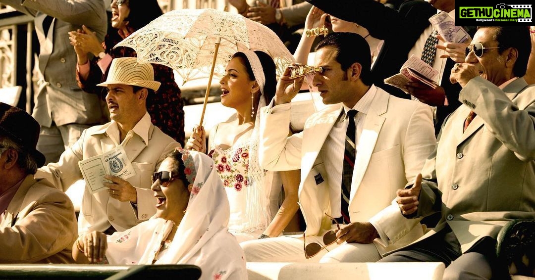 Dia Mirza Instagram - So many wonderful memories made on this film and so many lifelong friendships ❤️ #15YearsOfParineeta @balanvidya #SaifAliKhan @duttsanjay #Rekha @raimasen @pradeepsarkar @vidhuvinodchoprafilms @moitrashantanu @swanandkirkire #bishwadeepchatterjee This image was shot by the incredible Joy Datta. Can’t believe he is no more. One of the many people on this film i learnt so much from. Miss you Joy 🙏🏻