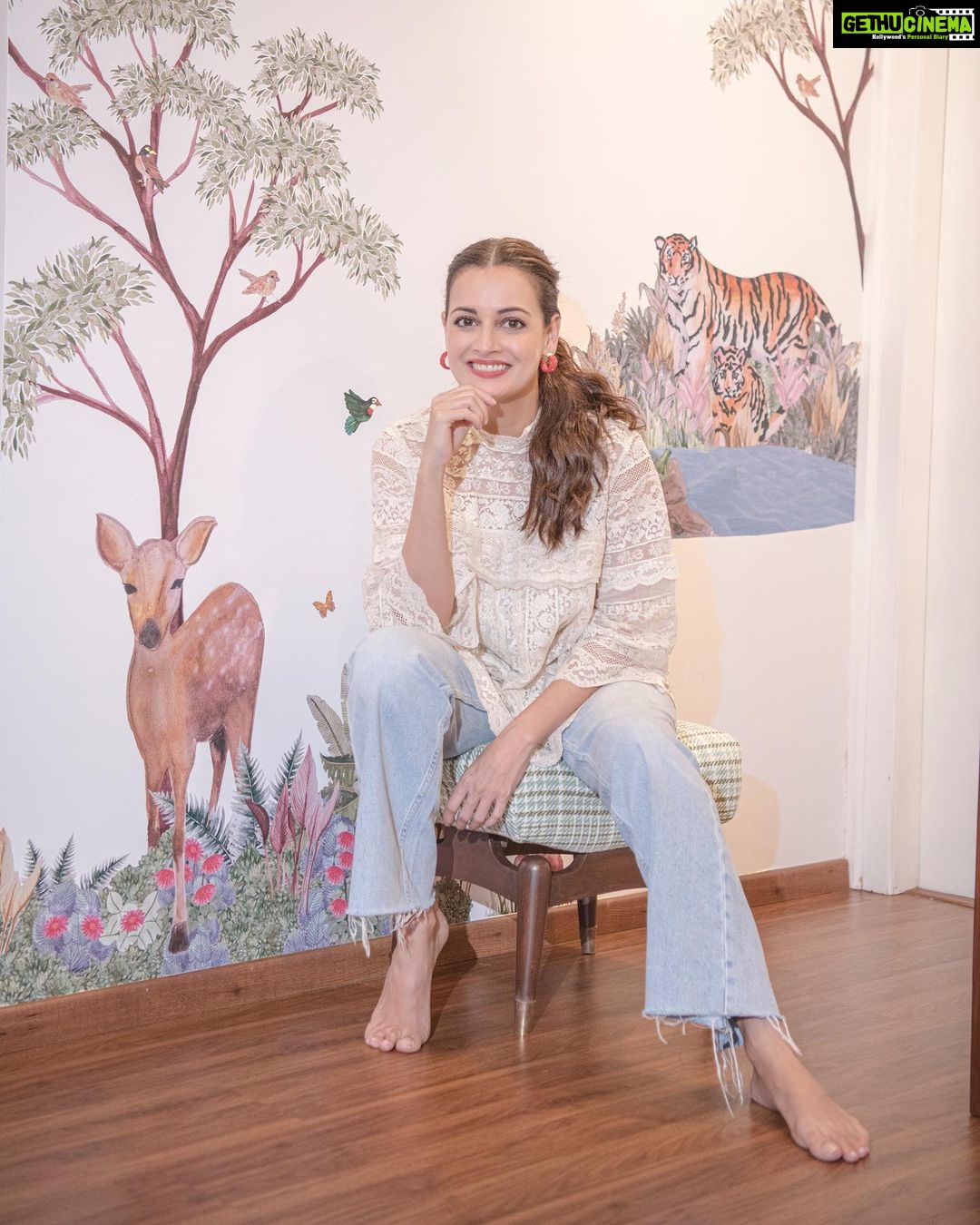 Dia Mirza Instagram - My favourite place in the world these days is Avyaanโs nursery ๐ฏ๐ Nature love reflecting with our wall art by @kalakaarihaath ๐๐ผ Top @ilovepero MUH @shraddhamishra8 Styled by @theiatekchandaney Photos by @rishabhkphotography India