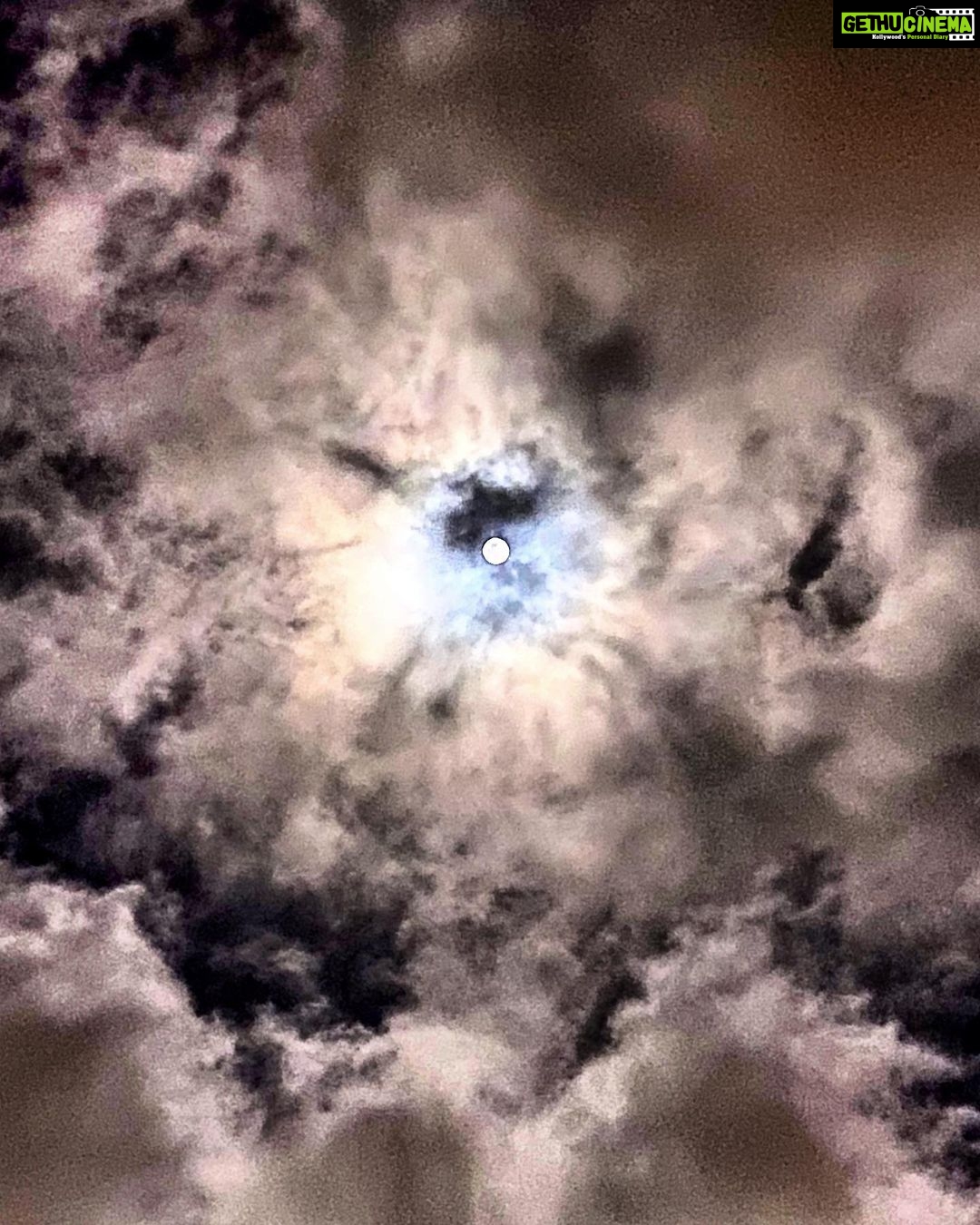 Dia Mirza Instagram - The last super moon of 2020 💙 “Three things cannot be long hidden: the sun, the moon, and the truth.” - Buddha #BuddhaPurnima