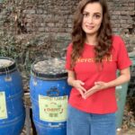 Dia Mirza Instagram - Had recorded this video for #WorldEnvironmentDay 2019. Time for a reminder. As we stay home, stay safe, we must consider the opportunity to make a big difference at this time! Segregation of waste and composting wet waste or kitchen waste (vegetable and fruit peels, left overs from pots, pans and plates, tea leaves, basically anything that grows from the Earth can go back to the Earth) as a daily practice is a wonderful contribution towards our society and environment. Consider this, our civic body continues to work to collect our waste and dispose of it responsibly even during this pandemic. Wouldn’t you want to take the opportunity to use this time at home and put into practice reducing the waste we create? This simple daily action will not only help reduce the burden on our civic workers but would also help combat air, land and sea pollution. If you require tips on how to compost kitchen waste go to @earthlingfirst to see the easy to implement ways to compost waste. Proud of my co-operative that we continue to segregate waste, this is our 4th year since we implemented this practice and it gives us joy! @my_bmc 🌏🙏🏻 #StayHome #StayHomeSaveLives #BeatPollution #BeatAirPollution #WasteManagement #CovidWarriors #CleanAir #CleanSeas #BreatheLife Mumbai, Maharashtra