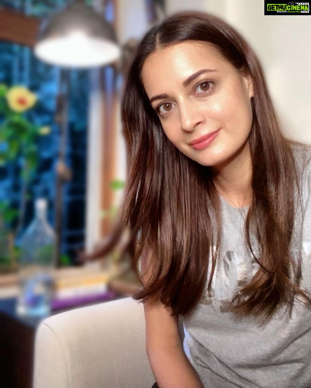 Dia Mirza Instagram - Challenge accepted @avancontractor! I am growing my hair out with joy ๐ while i do miss seeing you all at @bbluntindia! @mrunalofficial2016 @prachidesai @tanya.deol until we bump into each other at BBLUNT ๐ you are nominated to โgrow your hair outโ! #GrowOutChallenge Mumbai, Maharashtra