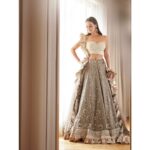 Dia Mirza Instagram - Aari, chikankaari, zardozi, and stories 🧡 @houseofkotwara @samaalikotwara @lakmefashionwk #Baharan #HouseOfKotwara #HandCraftedInIndia #LakmeFashionWeek Photo by @tejasnerurkarr HMU @gpkritikos Jewellery courtesy: @vijayjewellers Managed by @jainisha_shah @exceedentertainment @the_studiotalk @theiatekchandaney