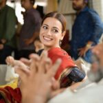 Dia Mirza Instagram - @anubhavsinhaa you do make me laugh a lot even when the work is serious 😅 वैसे, २० साल में बहुत कुछ बदल गाया, और फिर कुछ भी तो नहीं! #BTS #Thappad in cinemas 28th February 2020 @taapsee @pavailgulati @benarasmediaworks @tseriesfilms Photo by @khamkhaphotoartist #ThrowbackThursday #TeamThappad