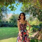 Dia Mirza Instagram - “शाेर यूँही ना परिन्दों ने मचाया होगा कोई jungle की तरफ़ sheher से आया होगा पेड़ के काटने वालों को ये मालूम तो था Jism जल जाएँगे jab सर पर ना साया होगा” - Kaifi Azmi Perspective and light make all the difference 🧡🌳🌏☀️🦋 #TuesdayThoughts India