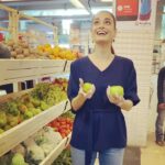 Dia Mirza Instagram - 4 million of YOU, HERE, NOW!!! Love love and more love to each ONE of you 💓Ignore my terrible juggling skills, just know that I am grateful to have your support. Let’s continue to spread joy 🙃🙌🏼🌏🦋 #BTS #ShootLife #BeatPlasticPollution even while filming 😉 #SingleUsePlastic free shoot. Thank you @footloosefilms 🙏🏻 hope the crew enjoys the fresh veggies free of plastic packaging 👊🏼 India