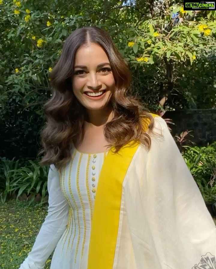 Dia Mirza Instagram - Before the sun sets on this decade, just want to say thank YOU 💛 remember you ARE love 🙏🏻 #LastPostOfTheDecade India
