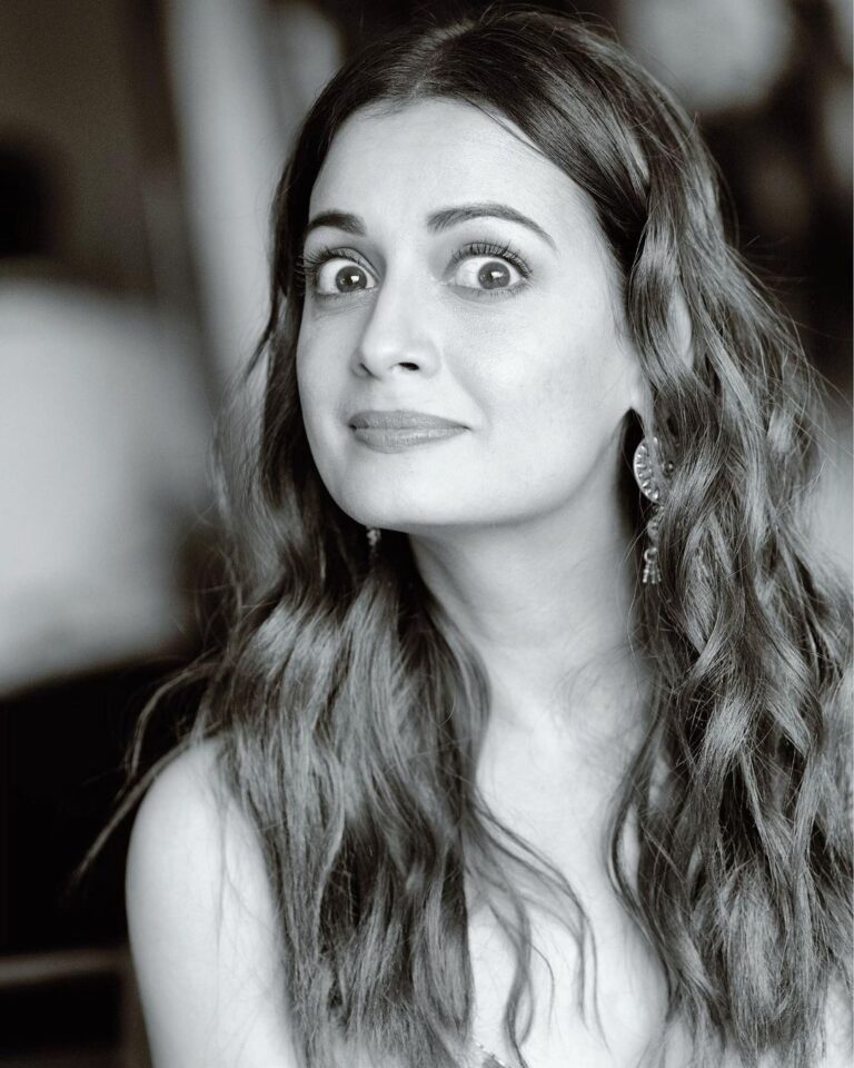 Dia Mirza Instagram - “When a flower develops into a fruit, the petals drop off on its own. When one becomes spiritual,the ego vanishes gradually on its own. A tree laden with fruits always bends low. Humility is a sign of greatness.” - Swami Vivekananda #India #Ghar #OneIndiaStories #SundayMotivation Photo by @abhishekzenphotography