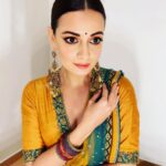 Dia Mirza Instagram - Celebrating the story behind these incredible textiles. Handwoven and crafted in #India by the hands of wisdom and age. By @ritukumarhq Hair by @arizahnnaqvi Jewellery my own Make up by me :) Styled by @theiatekchandaney #OneIndiaStories #StoryBehindTheFashion #SustainableFashion #IndianTextile #IndianArt