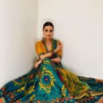 Dia Mirza Instagram - Celebrating the story behind these incredible textiles. Handwoven and crafted in #India by the hands of wisdom and age. By @ritukumarhq Hair by @arizahnnaqvi Jewellery my own Make up by me :) Styled by @theiatekchandaney #OneIndiaStories #StoryBehindTheFashion #SustainableFashion #IndianTextile #IndianArt #FestiveWear #WeddingWear
