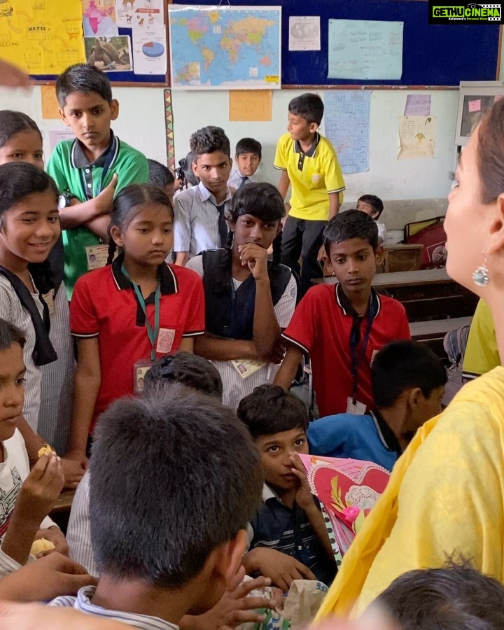 Dia Mirza Instagram - These kids are the best teachers. Thank you @teachforindia @abhikbee @sanctuaryasia for giving us the BEST DAY!!! ☀️💓🌳🙏🏻🐒🐯🦁🌈🦋🌏🐝🦁🐬🐘🦒🌴🦚 #SeekNature #IAmNature #BeatPlasticPollution #GrowTrees #WildForLife #ForeverWild #OneIndia #One #Stories