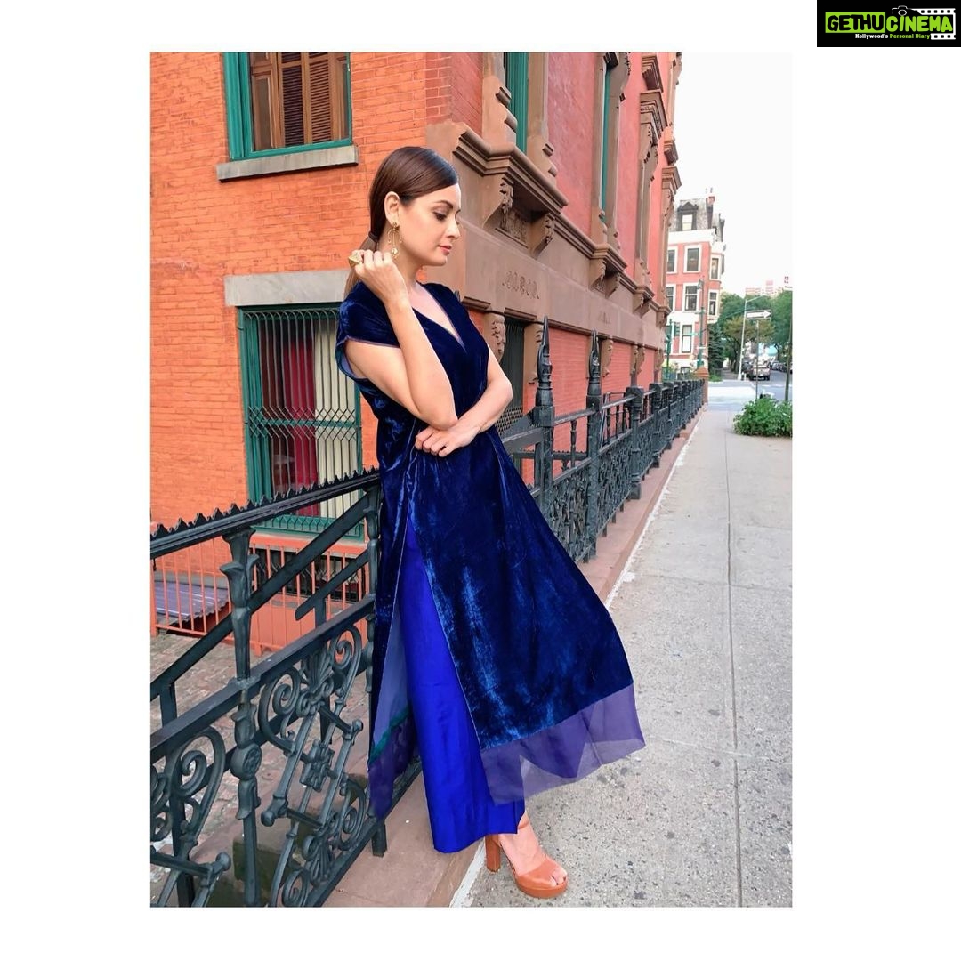 Dia Mirza Instagram - Pause... a little everyday. Outfit by @payalkhandwala #SDGs #One India