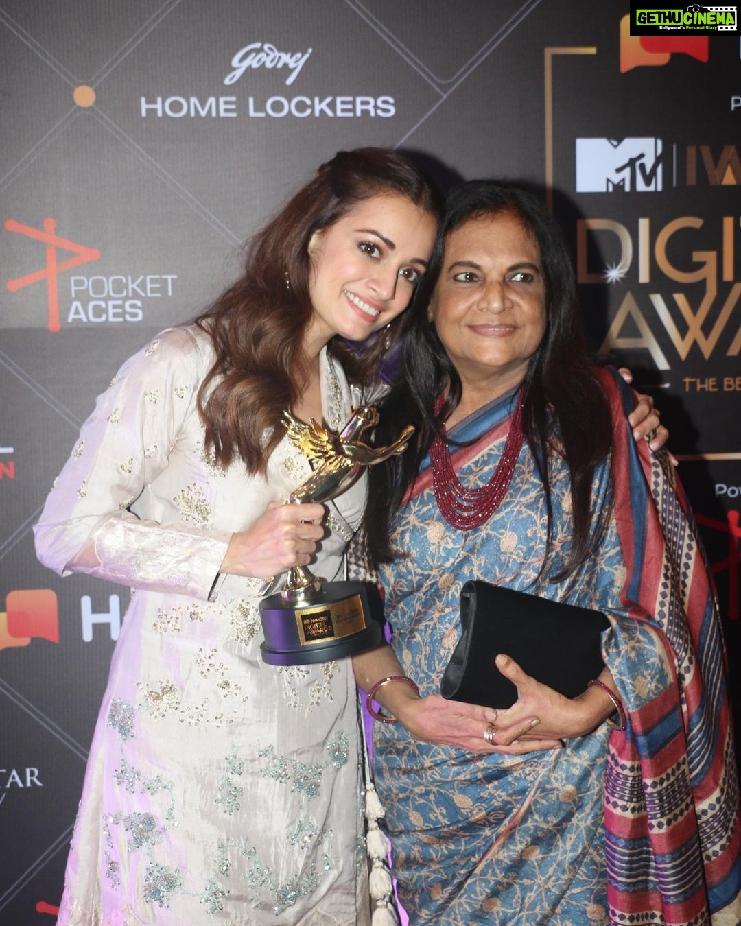 Dia Mirza Instagram - WE win another ONE #TeamKaafir. This is a reward for all those who believe in the power of love. #Kaafir is a story that was written over a decade ago... almost made, many a time. But it didn’t happen then, until some very good people came together and made it possible to bring this noble, true, humane story to YOU💓🌏 #KaafirOnZee5. #HumanityIsMyReligion is not a hashtag we trended for #Kaafir. It’s the FAITH we all live by. Thank YOU, #TeamKaafir, for the gumption, the audacity, the understanding and the trust in each other to tell this story like it IS. It was such a privilege being a part of this journey. I will cherish each and everyone of you who made it possible, forever. @bhavani.iyer @siddharthpmalhotra @sapnamalhotra01 #AlchemyFilms @zee5 @zee5premium @tarkat07 @milxind @chinxter @merainna #DishitaJain @pratik8shah @kavishsinha @shirazthelabel @theiatekchandaney @yashmita.bane @harryrajput64 @vijay.koli.1829405 #ShyamDada @yashupashu #RaviSinghal #RajuSingh @meeamit @swanandkirkire #AtulMongia Prabhjot, Vidushi, Anmol, Nihar, Shubham, Debashmita and the ENTIRE SUPPORT CAST AND CREW thank YOU. YOU KNOW WHO YOU ARE 💓💓💓 “क़ुदरत लकीरें नहीं बनाता। इन्सान बनाते हैं।” #GuruPurab550 #UnityInDiversity Thank you @mtvindia #IWMDigitalAwards what an AMAZING night celebrating artists across cross sections of society. Big thank you to the Jury and congratulations and love to all the fiercely talented fellow nominees. Admire each of you! Ma, your Birthday present in advance 🙌🏼💛🤗🐒. We earned this 😊🌏 #AboutLastNight #BestActorJury @exceedentertainment @jainisha_shah @rahilafurniturewala 😅 Outfit @garoofficial🙏🏻 Jewellery @farahkhanworld @farahkhanali 💓 Hair by @arizahnnaqvi 🐒 Styled by @theiatekchandaney 🐯 Assisted by @jia_chauhan 😅☝️ Mumbai, Maharashtra