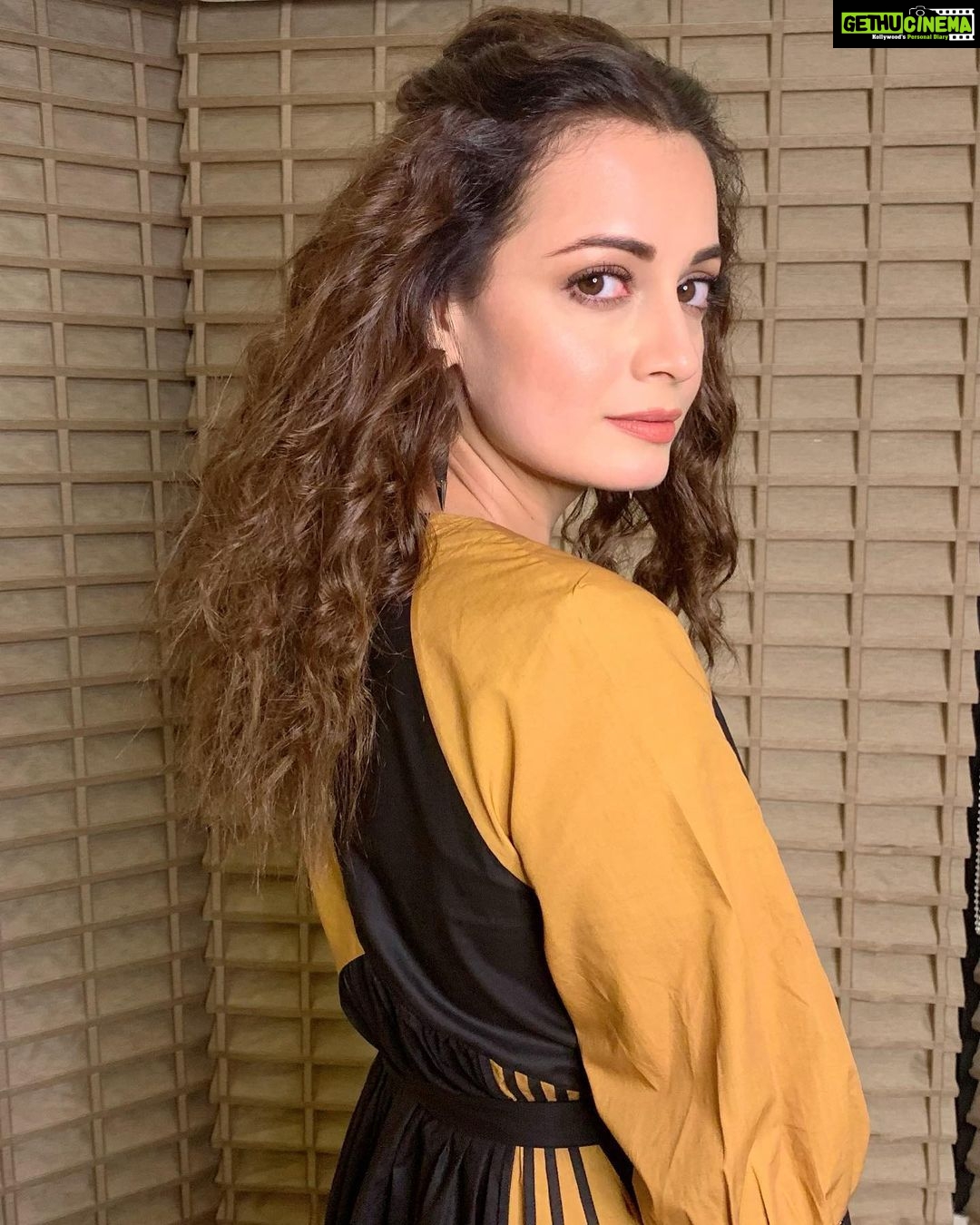 Dia Mirza Instagram - Palat! Outfit @bodicebodice Earrings @tanzire.co Styled by @theiatekchandaney Assisted by @Jia.chauhan Hair by @karanrai001 Make Up by @kiran_chhetri92 Managed by @exceedentertainment @jainisha_shah