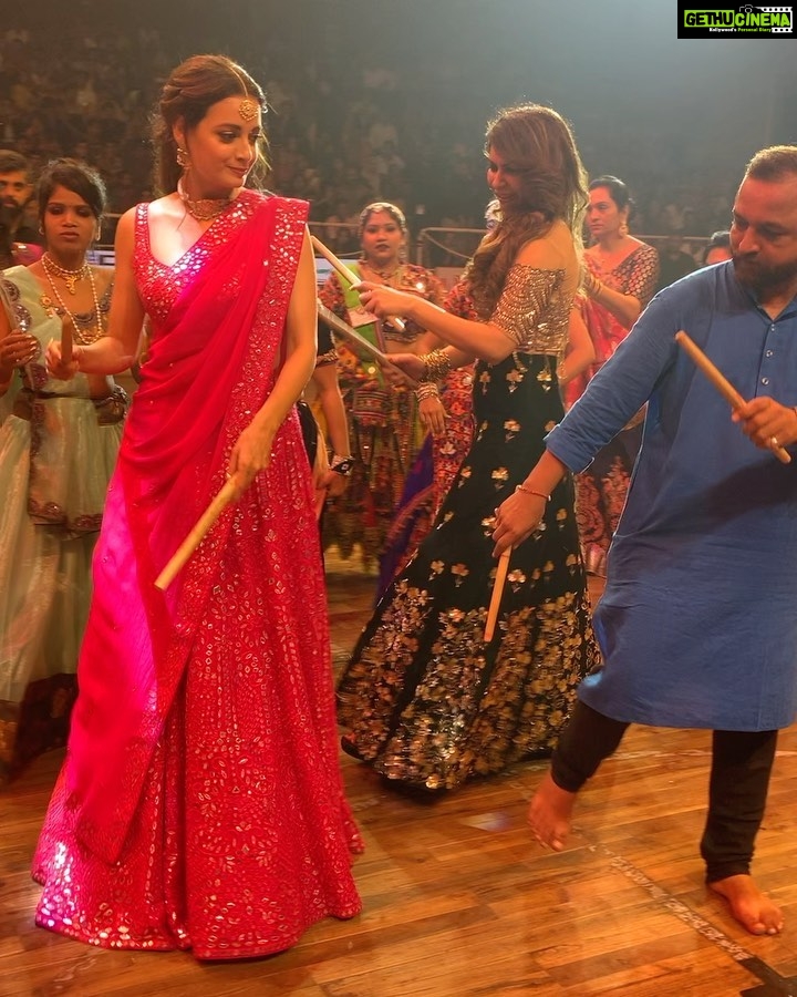 Dia Mirza Instagram - May good always triumph over evil! Celebrating the good in us all and the shakti within #HappyDussehra 💚 🐯 Outfit @tamannapunjabikapoor Jewellery @silverstreakstore Styled by @theiatekchandaney Assisted by @jia.chauhan Hair by @arizahnnaqvi Managed by @jainisha_shah @exceedentertainment Indore, India