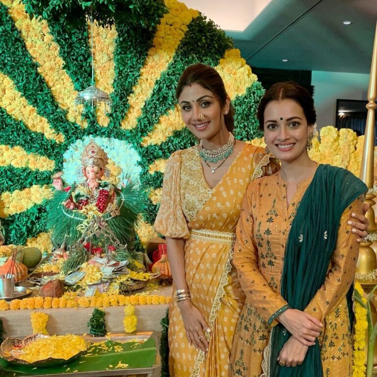 Dia Mirza Instagram - Thank you @theshilpashetty for setting an example again this year, with your beautiful Green Ganesha! The care, love and wisdom with which you celebrate #GaneshChaturti always makes our Darshan so beautiful 🙏🏻💚 #GanpatiBappaMorya