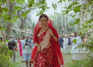 Dia Mirza Instagram - There is so much to love, respect and treasure about our #IndianHandlooms!!! Have you ever witnessed our master craftsmen/women at work? It is easily one of the most spellbinding processes. The precision and fluidity with which those hands and feet move so perfectly synchronised with the rhythm of the loom creating poetry in motion… These craft forms are ours to celebrate everyday ❤️ On National Handloom Day, 7th of August, let’s come together to celebrate the culturally rich and incredible textiles of India. Let’s appreciate the hands behind the looms that work meticulously to weave the finest of the fabrics. #DilseHandloom #IamHandloomingit #CreativeDignity #SDGs #GlobalGoals #NationalHandloomDay @aradhana_nagpal along with @creativedignity an d @antaran_transformingcrafts have initiated #DilSeHandloom #IAmHandloomingIt and it is to spread the message of love, respect and a way for us to come together to show our support for our crafts people. This is a forever #Saree by @raw_mango 😍 Photo by @khamkhaphotoartist @sardarsinghvirk
