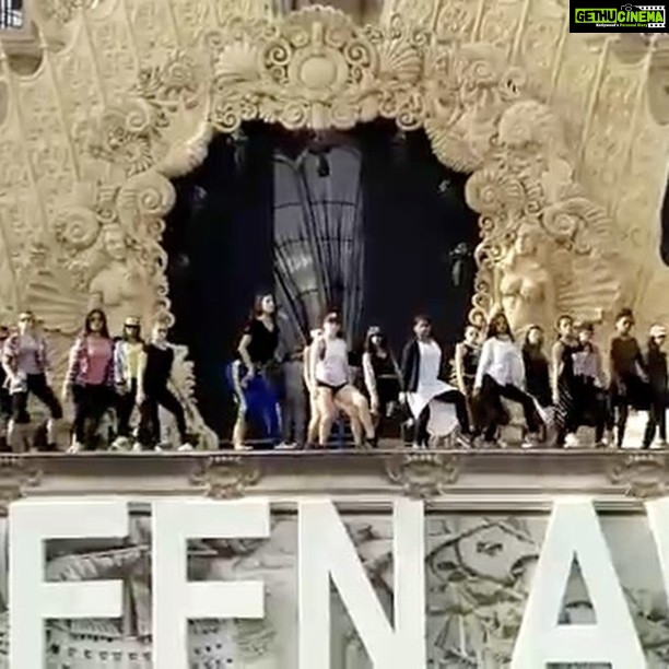 Disha Patani Instagram - Aren't you curious what my third favourite thing is?? It's DANCING!!!ππHere's a glimpse of it. Come back tomorrow and find out my second most favourite thing! β€π P.S - 3 DAYS to go... π