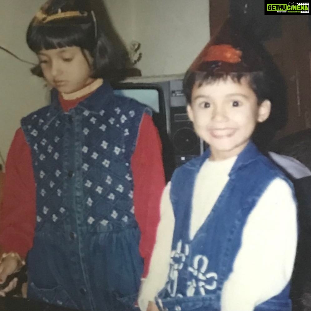 Disha Patani Instagram - Few things never change๐๐๐ now i know where i got this smile from #littleme#tomboy with my partner in crime dee @khushboo_patani the mafia leader๐๐๐โค๏ธ