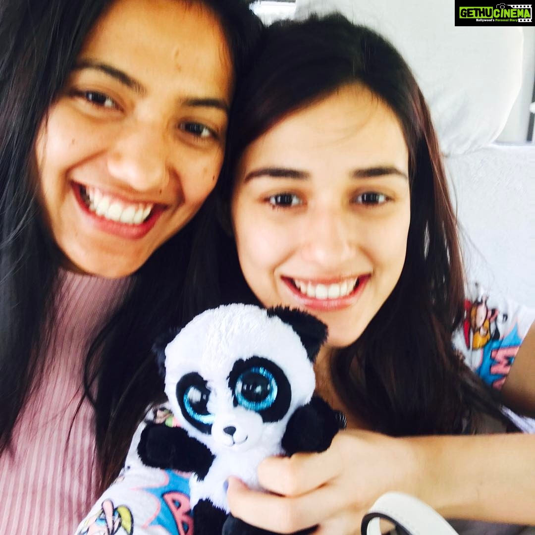 Disha Patani Instagram - My most favourite person in the world❤️❤️😍 beauty with brains, biceps and big heart❤️ love you dee @khushboo_patani ❤️