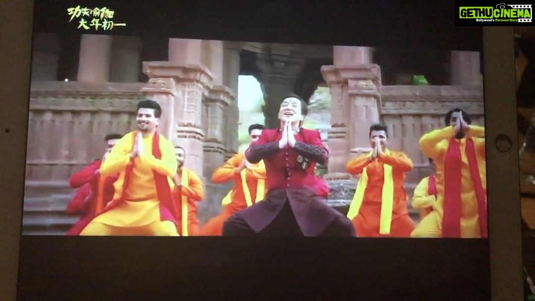 Disha Patani Instagram - Throwback to #kungfuyoga❤️ reliving the memories, thanks for this beautiful choreography by @farahkhankunder ❤️❤️❤️😍🙏🏻