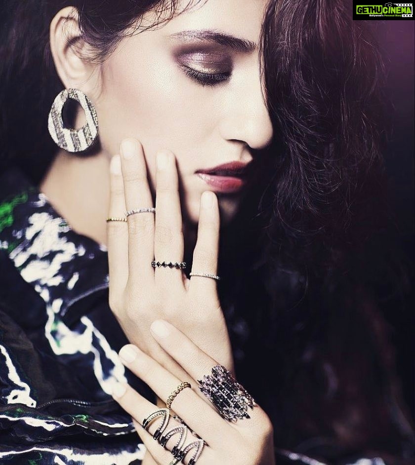 Disha Patani Instagram - @adornindia photographer @saurabhdua ❤️❤️ makeup and hair @fialkinam ❤️❤️