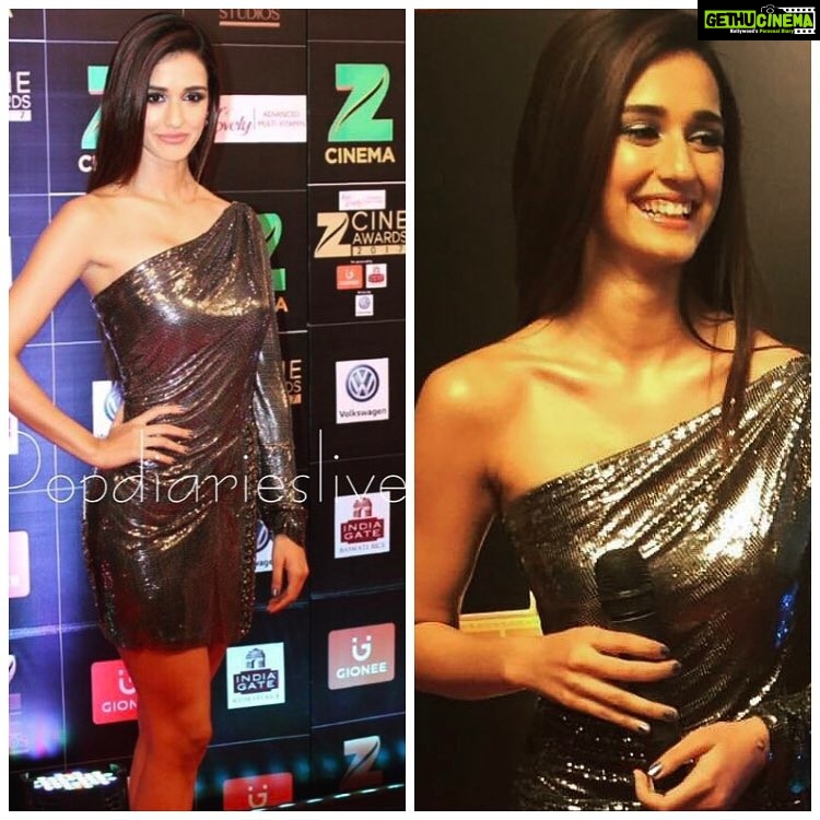 Disha Patani Instagram - @zeecineawards styling @leepakshiellawadi makeup @flaviagiumua hair @mr.evrus ❤️❤️❤️❤️
