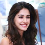 Disha Patani Instagram - Happy valentines day ❤️❤️❤️spread loveee🌸🌸🌸🌸🤗 make someone smile today❤️❤️