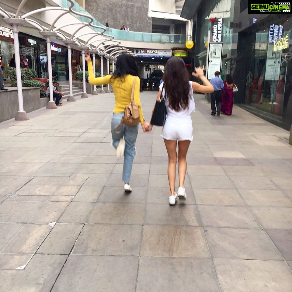 Disha Patani Instagram - When we meet @sanja_s24 my sanischeee❤️ photcredits @marcepedrozo so happyy you are back my sister❤️❤️❤️