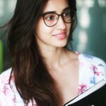 Disha Patani Instagram – @vogueeyewear like red lipstick, changes everything! #ad #vogueeyewear