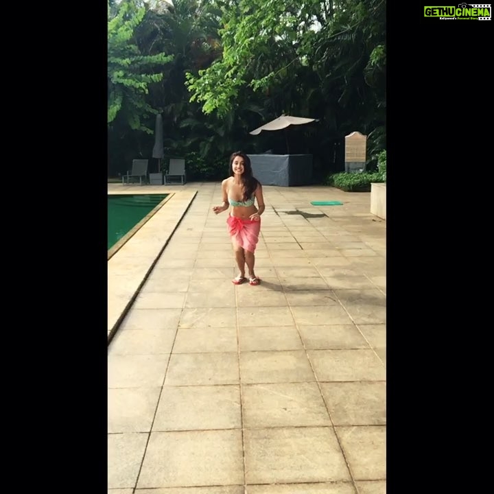 Disha Patani Instagram - Happiness is jumping 😜😜😜 #13daystogoformsdhonitheuntoldstory ❤️