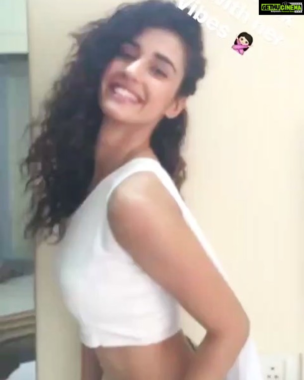 Disha Patani Instagram - When you feel like a diva #divamodeon with my perfect team hair @marcepedrozo makeup @flaviagiumua styling @sumeet.gade #msdhonipromotions