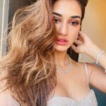 Disha Patani Instagram - 🌸 hair and makeup by me😛