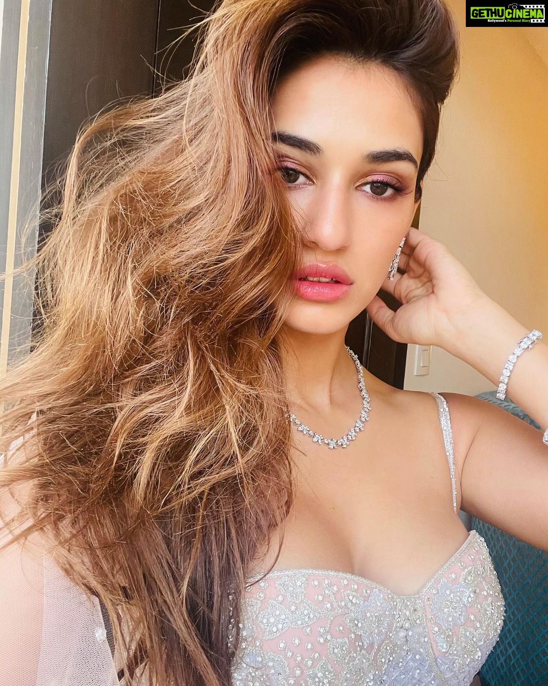 Disha Patani Instagram - 🌸 hair and makeup by me😛
