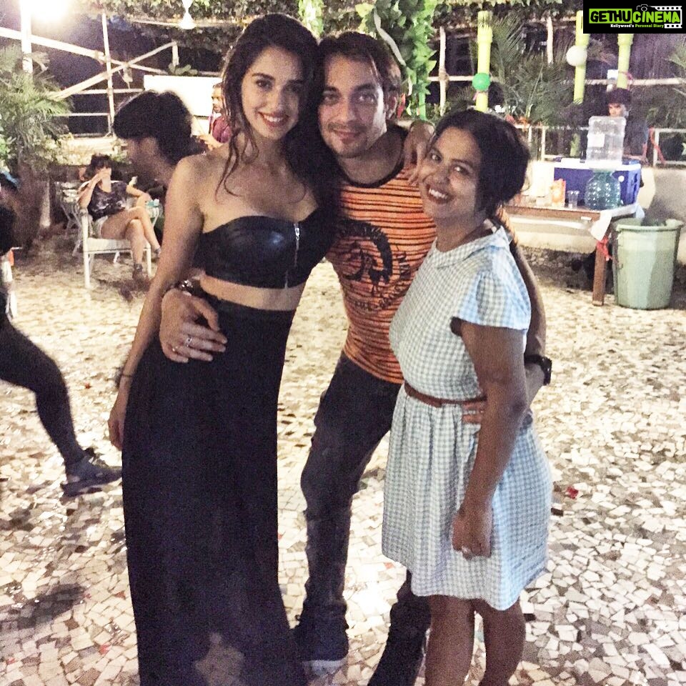 Disha Patani Instagram - Happy happy b'day my food devta "mommy" @sangeetasikdarbhatia ! I dont know how to express i just want to tell you that i love you soooo much! And i miss you guys here! Have the best year! Letz rock it together 💪🏻😊🌺 loveee you sanguuuu