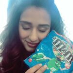 Disha Patani Instagram - My love of life! Can romance it throughout my life❤️❤️❤️❤️❤️ #mnmcrunchylove#sweettooth#cheatdayeveryday#❤️