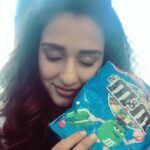 Disha Patani Instagram – My love of life! Can romance it throughout my life❤️❤️❤️❤️❤️ #mnmcrunchylove#sweettooth#cheatdayeveryday#❤️