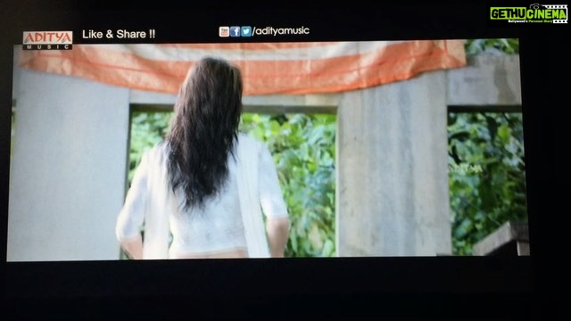Disha Patani Instagram - So finally the video is out 🌺 @varunkonidela7 @purijagannadh #jiyajale part 1