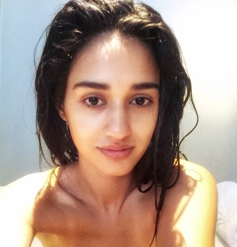 Disha Patani Instagram - Morning dead faces 😓😓😓😓 everyday early call time, let me see the sun today 🌺🌺🌺💃🏻🔥🔥