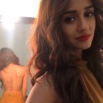 Disha Patani Instagram – 😊😊😊 smart selfie 😜😜😜