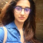 Disha Patani Instagram – When you are trying to hide your travelling eye bags 😜😜 and trying to look little professional but who cares just love travelling! Hipppiii life #work#travel#eat#sleep#reepeat❤️🌺🌺❤️❤️
